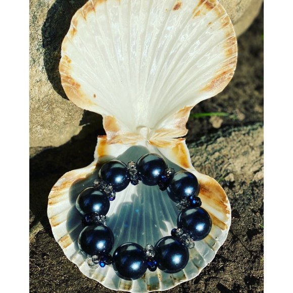 Black Pearl Bracelet with Crystal (Faux/Imitation Pearl with simulated crystals) - Picture 4 of 7